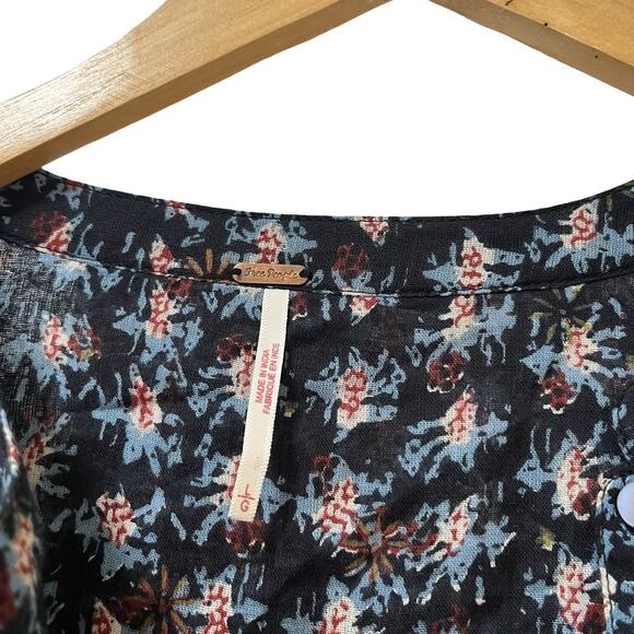 Free People Jenna Floral Peasant Flowy Button Up Top Size L Navy Boho Hippie - Picture 7 of 9